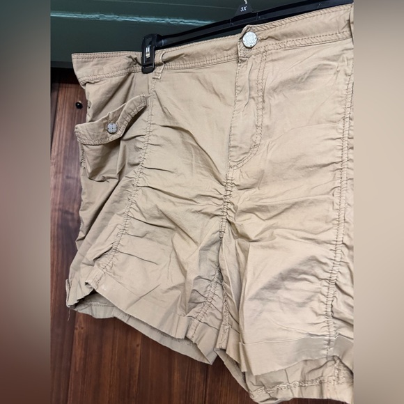 Tan Button-Up Shorts - Picture 3 of 3